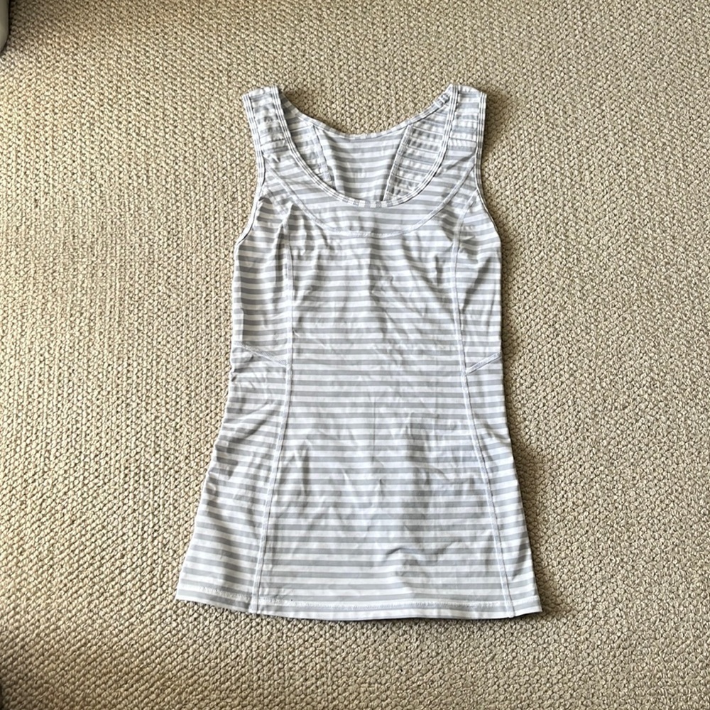 Striped lululemon tank top​